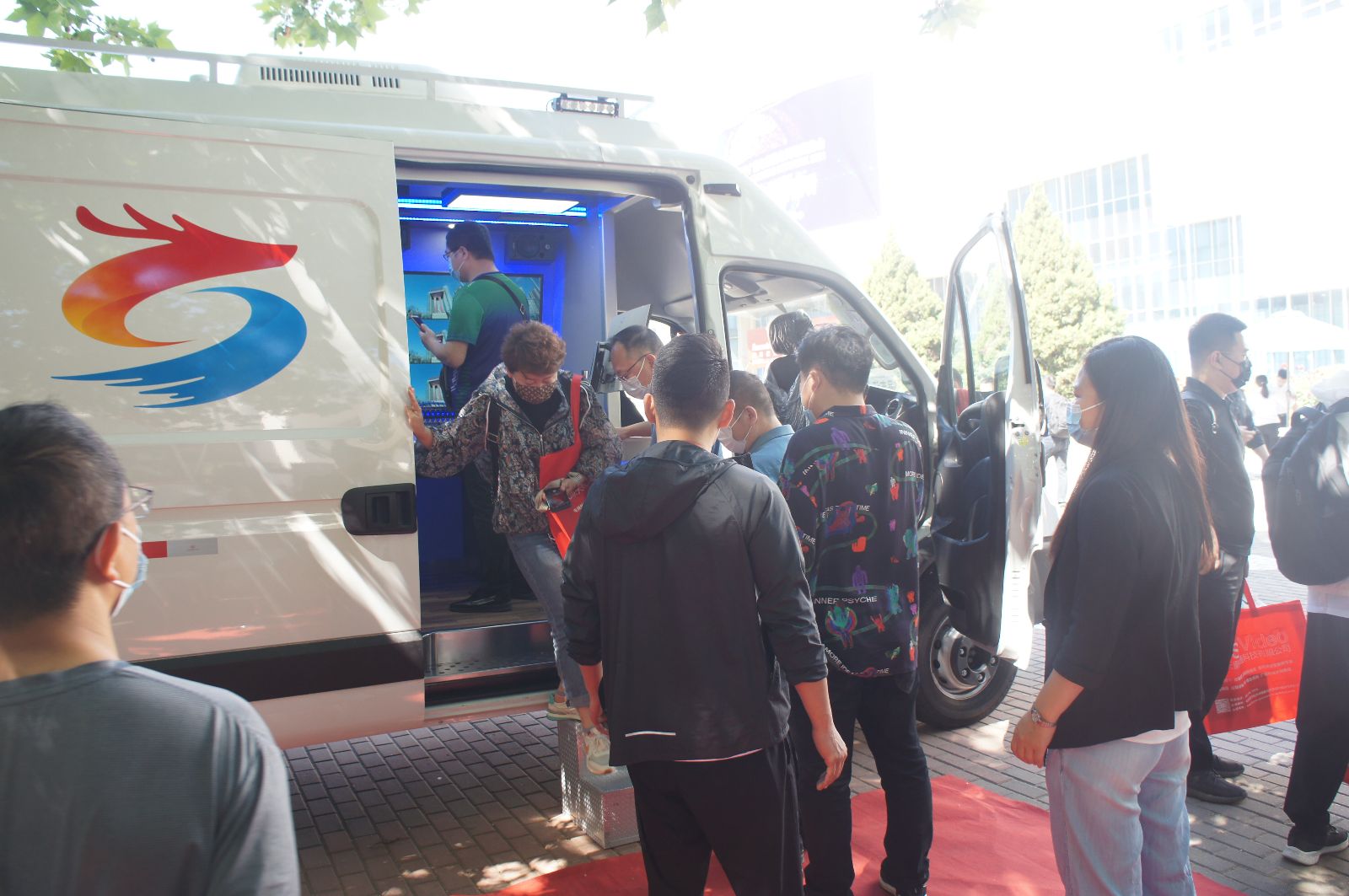 北京科锐广视公司携最新打造的 4K+5G 融媒体直播车、新媒体 IP 化 4K 超高清直播车参加了此次会展。